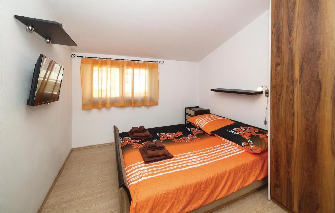 Kaštela 3 Bedroom Cozy Apartment In Kastel Kambelovac מראה חיצוני תמונה