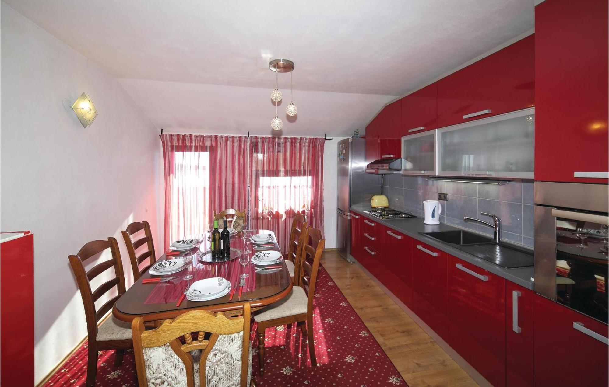 Kaštela 3 Bedroom Cozy Apartment In Kastel Kambelovac מראה חיצוני תמונה